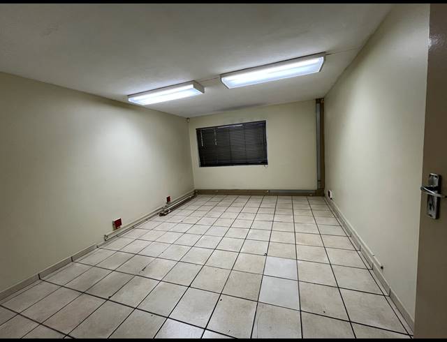625M² WAREHOUSE TO LET IN SEBENZA